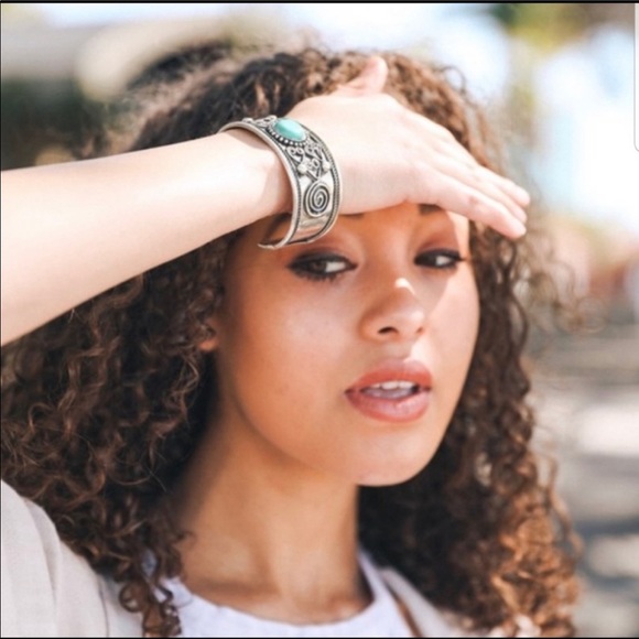 Vintage Southwestern Turquoise Cuff Bracelet - Picture 5 of 5